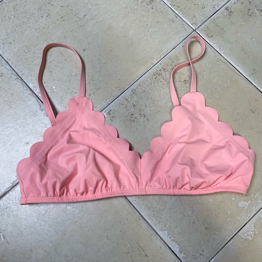 La Blanca bikini scalloped top